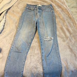 Madewell Perfect Vintage distressed jean size 26